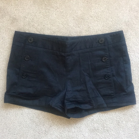 ARITZIA Talula Shorts - Picture 1 of 7